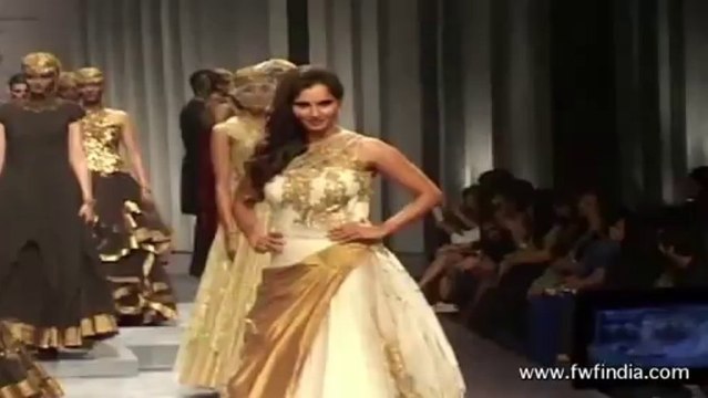(Beate Bullet)Huma Qureshi & Sania mirza walk the ramp at Bridal Fashion Week uncut