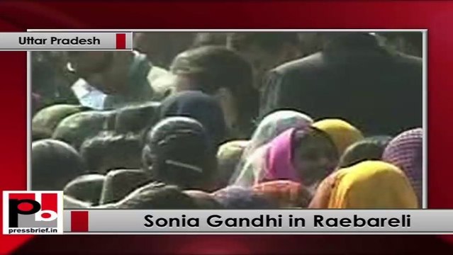 Sonia Gandhi launches several development schemes in Raebareli