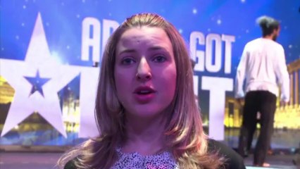 شابة أميركية تؤدي الاغاني الكلاسيكية العربية وبتهر الجمهور