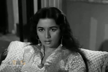 ASHA BHOSLE - Mujhe Gale Se Laga Lo - AAJ AUR KAL
