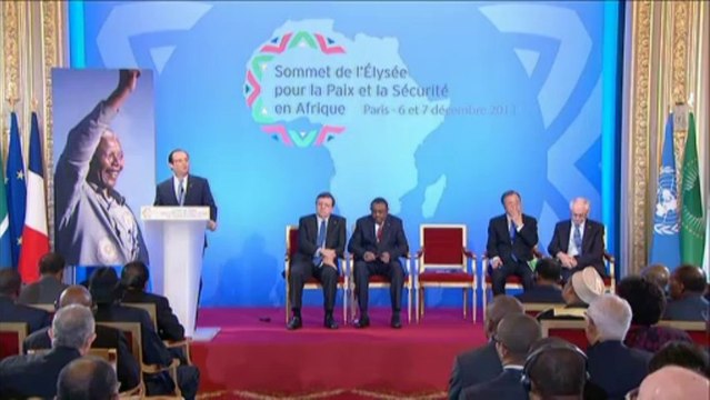 L'hommage de Hollande à Mandela devant les chefs d'Etat africains