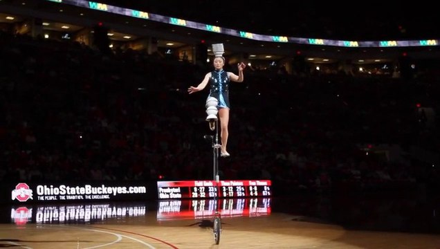 Awesome acrobat : The Red Panda Flips 5 Bowls on to Her Head