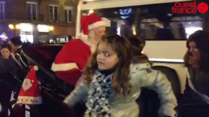 Le Père Noël arrive en ville