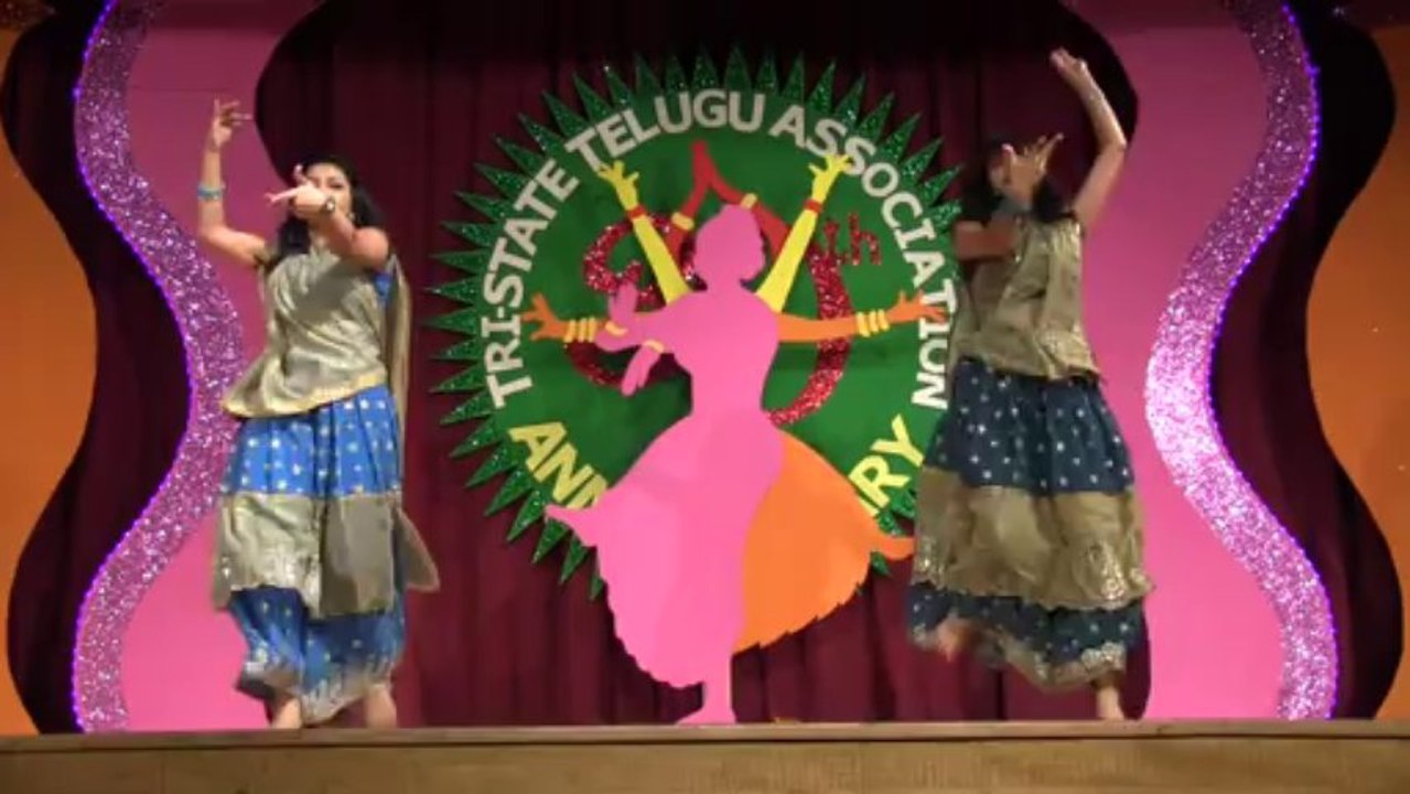 TRI-STATE TELUGU ASSOCIATION:  30TH ANNIVERSARY: TELUGU MEDLEY BY SWAPNA & JYOTSNA KILANI