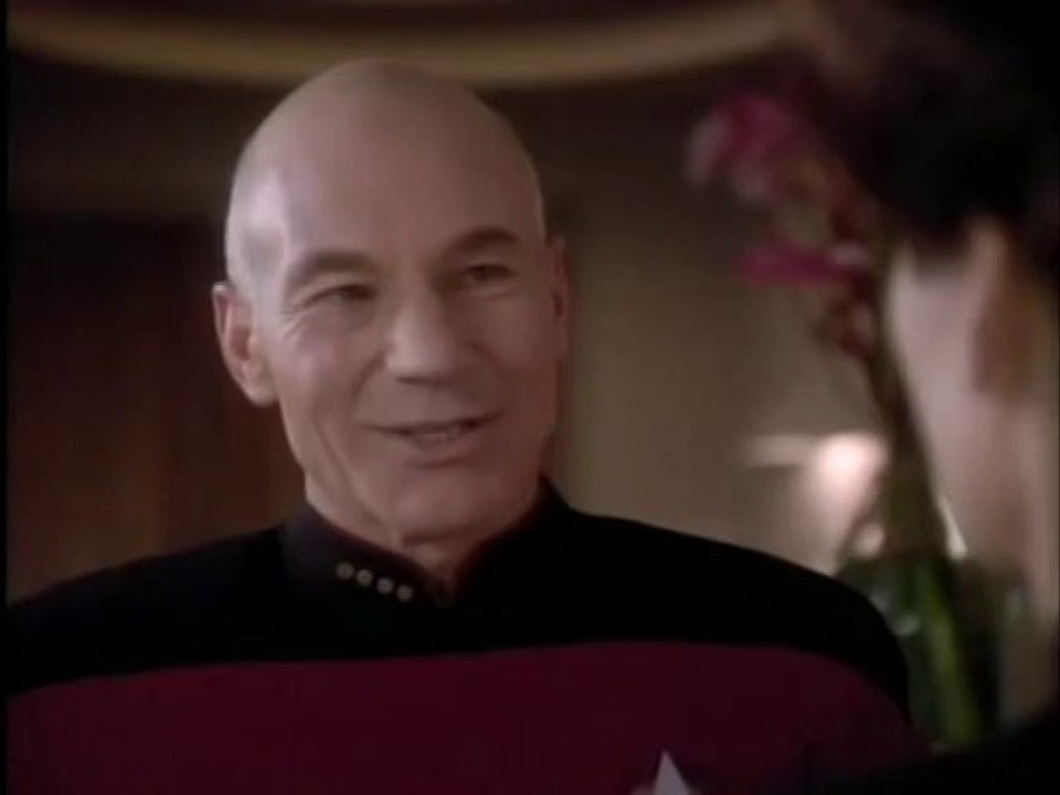 Captain Picard sings 'Let it Snow' (pur)