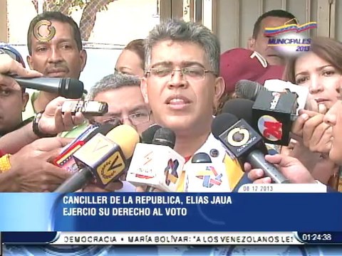 El canciller Elías Jaua votó e instó a no desestimar estos comicios