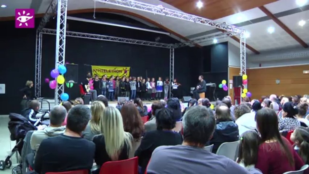 Téléthon 2013 : chorale à l'école Subissi (20B)