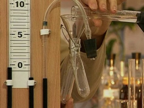 015. Влияние размеров поверхности соприкосновения на скорость реакции