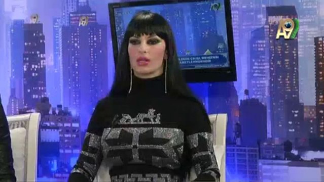 Gösteriş için ve farklı amaçlar için Hac'ca gidilmesi hadislerde ahir zamanda Hz. Mehdi (as) devrinde gerçekşecek alametlerden biri olarak anlatılmaktadır.