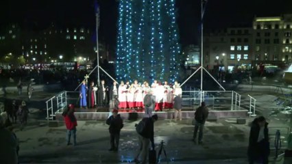 Londres enciende árbol de Navidad