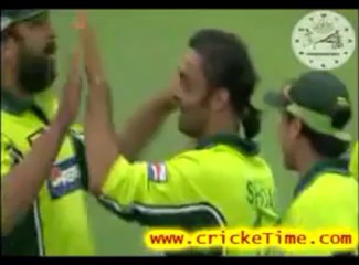 Shoaib Akhtar Bowled Out Darren Gough