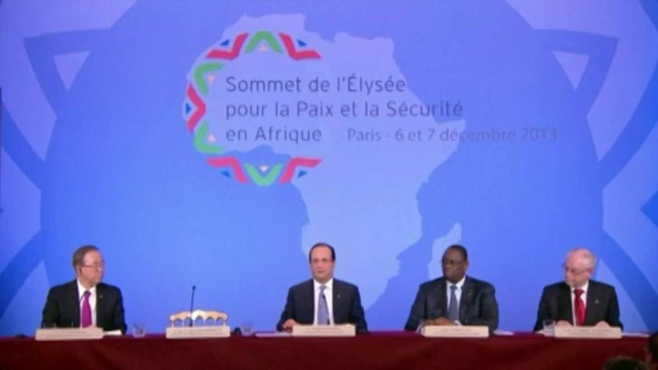 Centrafrique : Hollande veut "désarmer toutes les milices et groupes armés"