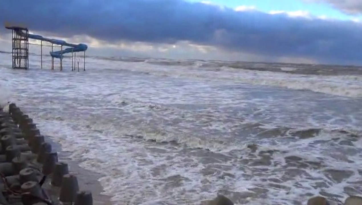 Zalana plaża w Mielnie