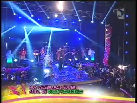 Fans sorprenden a Dulce Floricielo con obsequios y regalos en tercer aniversario