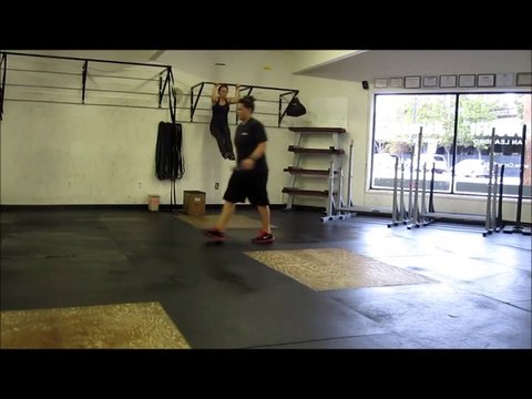 hCGChica doing Kipping Pullups!