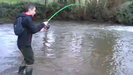 combat d'un brochet de 70 en ultra light !