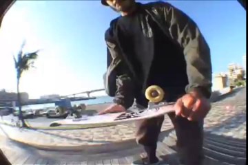 Gou Miyagi en skateboard