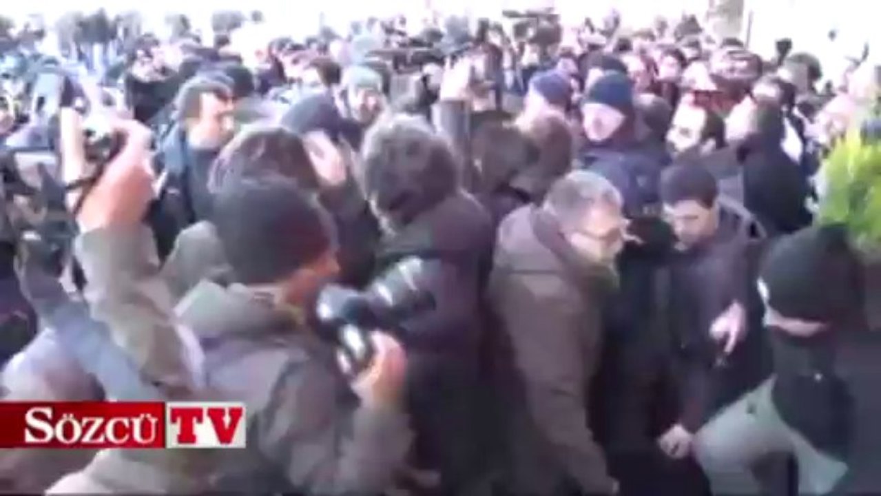 Taksim'de 'torba yasa' arbedesi!