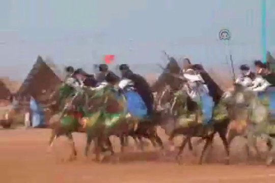 Fas'ta geleneksel Teburide gösterisi