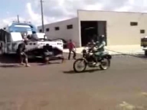 Tué parce qu'il n'avait pas vu le câble de remorquage