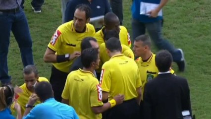 Brutal tangana entre hinchas en Brasil