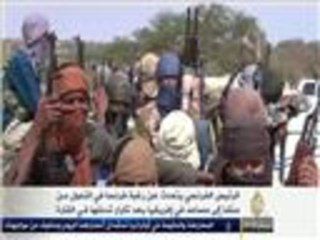 هولاند يدعو مسلحي الطوارق لإلقاء السلاح