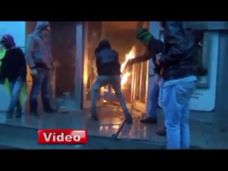 Yüksekova'da Süren Eylemlerde Banka Şubesi Ateşe Verildi 8.12.2013