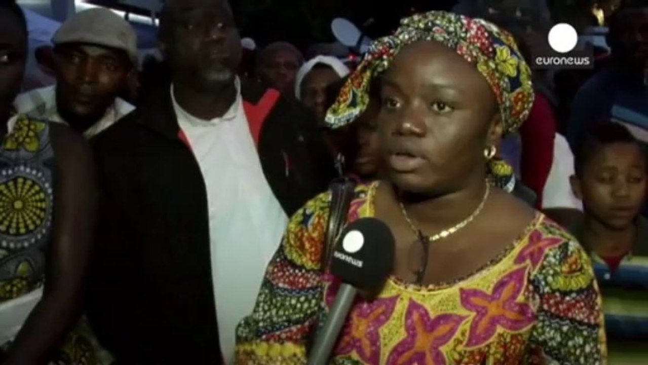 Sudáfrica despide a Mandela: cánticos y oraciones por "Tata Madiba"