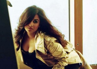 Best Scene From Ghanchakkar - Apne kapde khol ke Dikhao Na