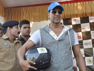 Akshay Kumar Flag Off Ride For Safety Rally