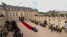 F. Hollande et N. Sarkozy enterrent la hache de guerre pour honorer Mandela