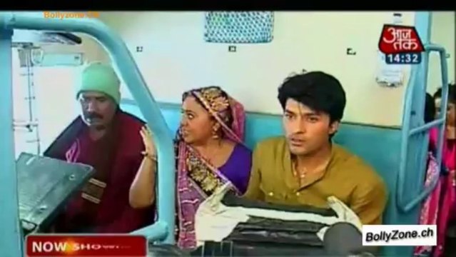 Suraj Ko Chhod Chali Sandhya!! - Diya Aur Baati Hum - 9th Dec 2013
