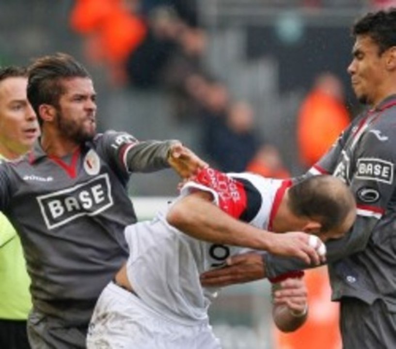 Mehdi Carcela pète les plombs et frappe un adversaire !
