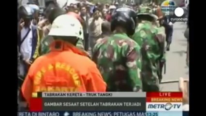 Endonezya'da tren LPG tankeri ile çarpıştı