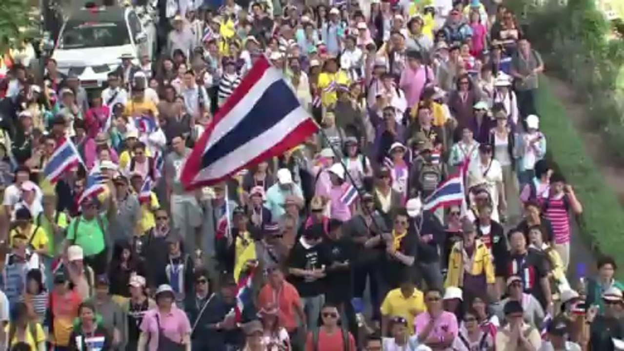 Thai PM calls elections as 140,000 join protest