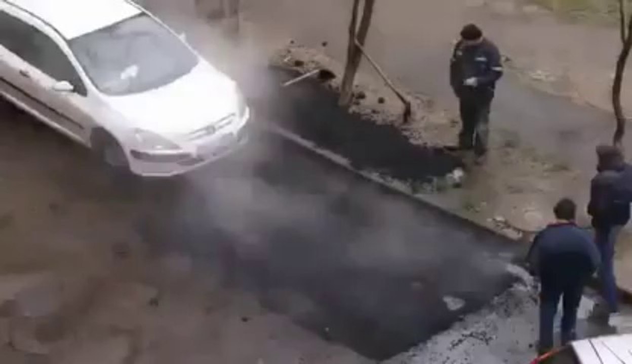 Etaler de l'asphalte en mode russe - Débile