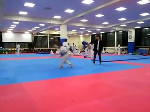 AMAZING 1080 Degree Taekwondo Kick... Better than Bruce Lee !!