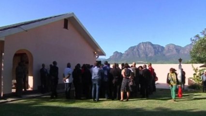 ANC leaders visit prison, in tribute to Mandela