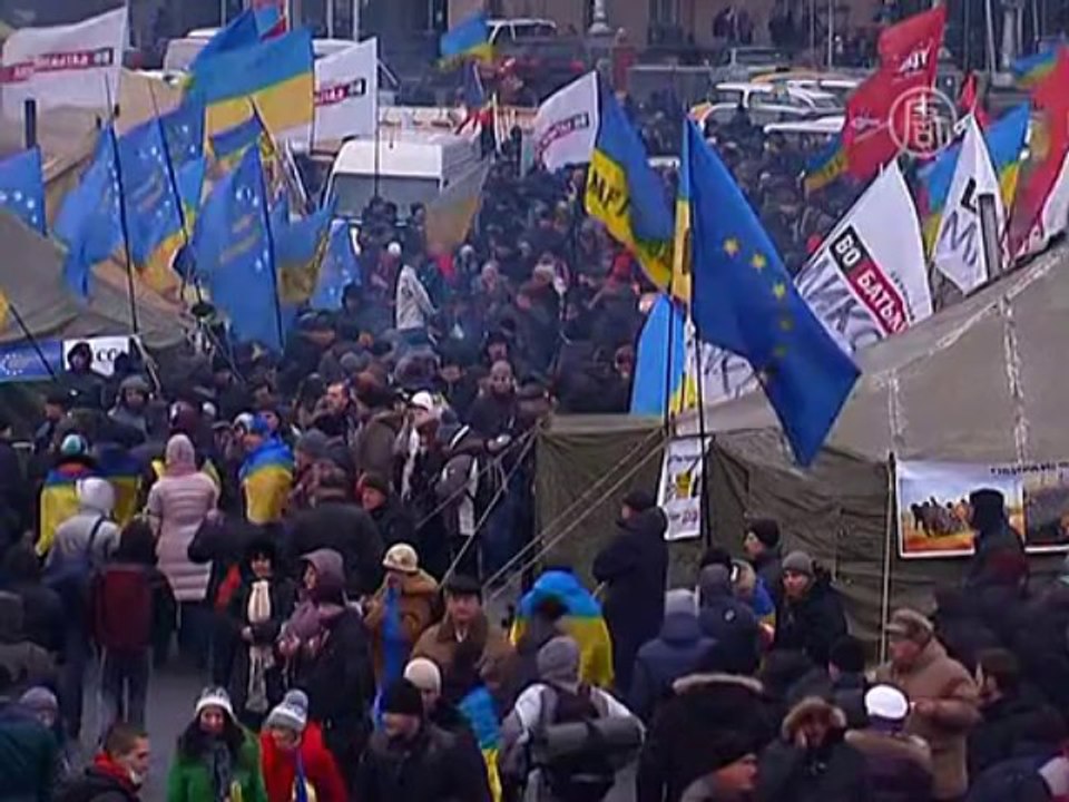 Протестующие с Майдана блокируют правительство