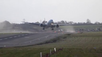 Catastrophe aérienne évitée de peu... Avion annule son atterrissage au dernier moment!