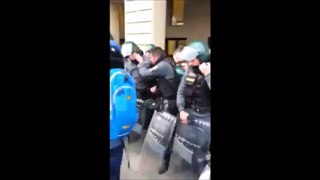 Torino - altri poliziotti con il popolo