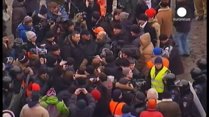 Ukraine: tensions rise in Kyiv as riot police gather in city centre