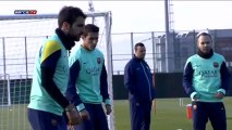 Xavi, Iniesta y Tello regresan con el grupo; Alves se entrena al margen