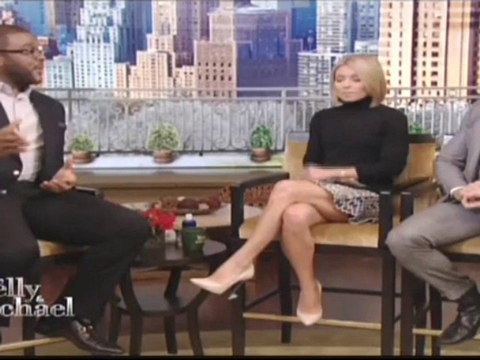Kelly Ripa Amazing Legs
