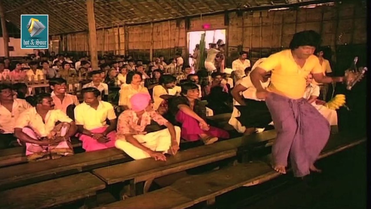 Malayalam Dramatic Movie Aaraattu - Sheela bathing scene in theater