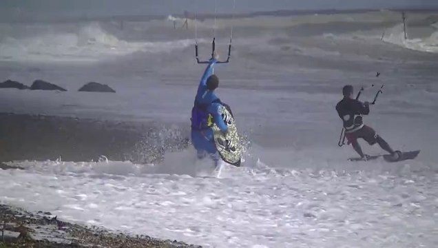 kite Surfing-Goring Beach