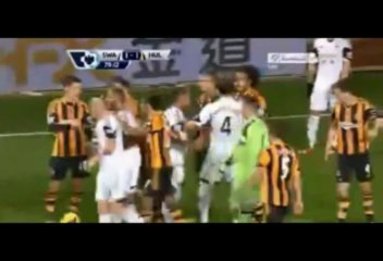 المحمدي يتدخل في مشادة لاعبي هال وسوانزي