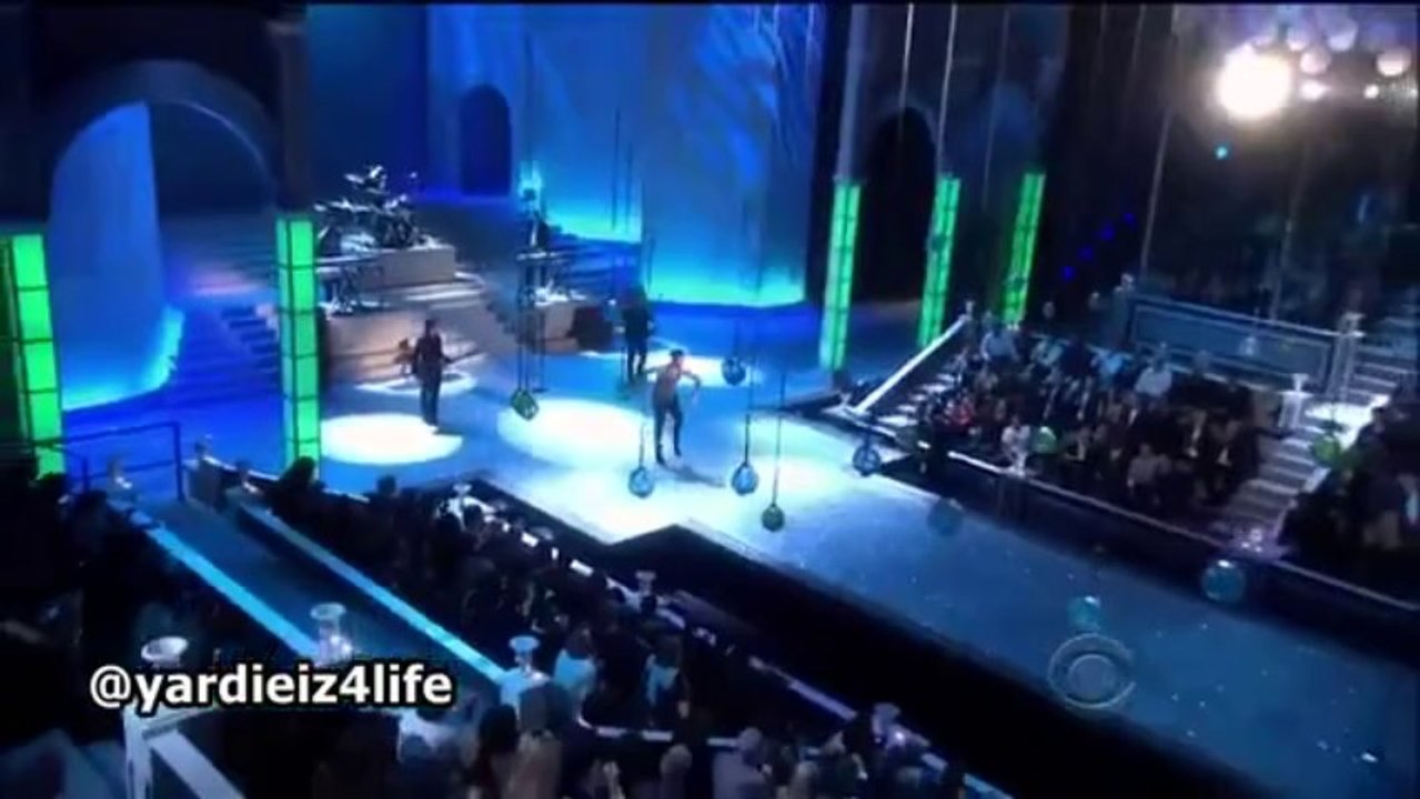 MAROON 5 - MOVES LIKE JAGGER (LIVE)