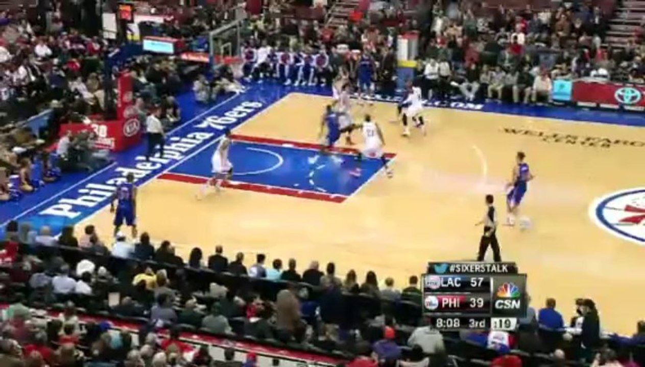 完美組合~ DeAndre Jordan加速的一刻 CP3 立刻把球拋進禁區給 DJ 雙手alley-oop 暴扣