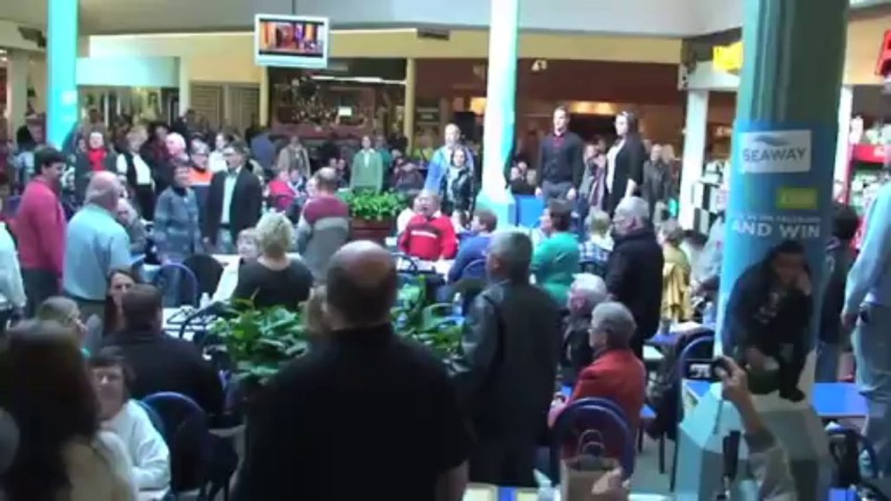 Christmas Food Court Flash Mob, Hallelujah Chorus - Must See!